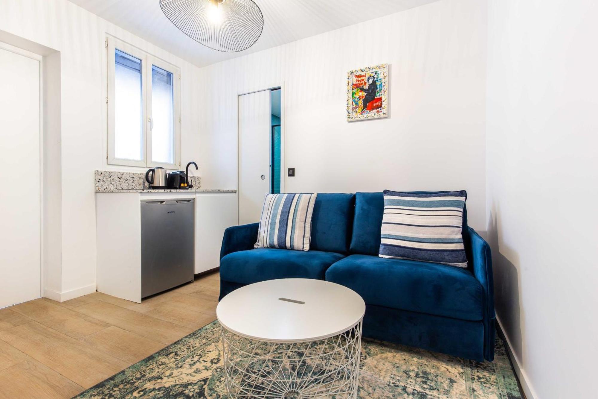 One-Bedroom Apartment
